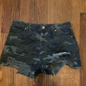 No boundaries high rise camo shorts